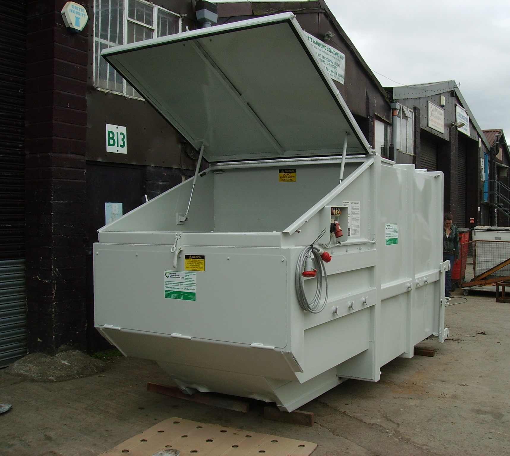 Skip-Lift Compactor